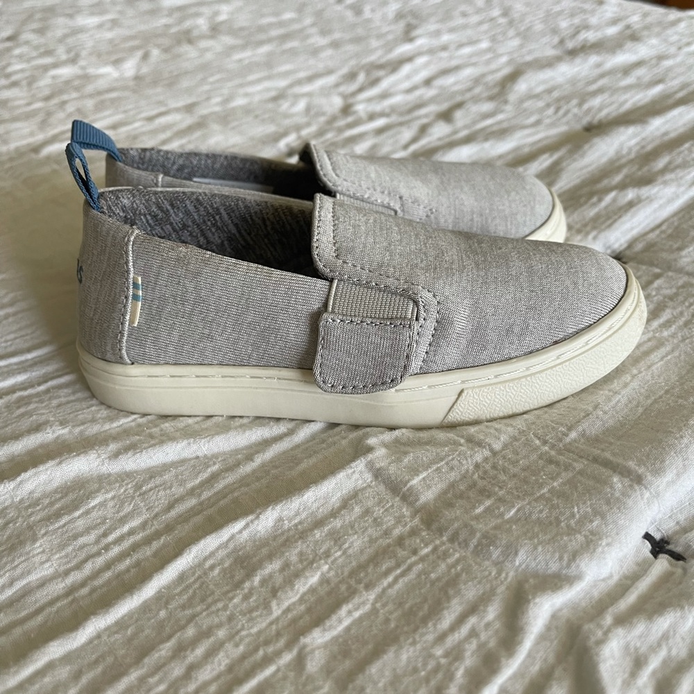 Toddler TOMS grey Tiny Luca size 10💕